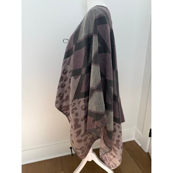 Andrew Marc‎ Mauve/Brown Animal Print Cape - Picture 4 of 6